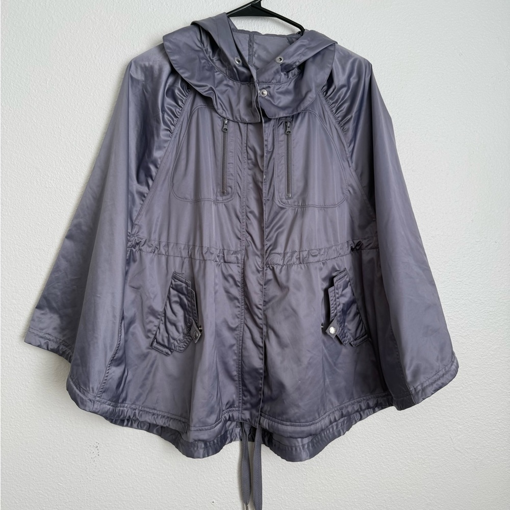 lululemon women size 8  Charcoal Hooded Cape Jacket